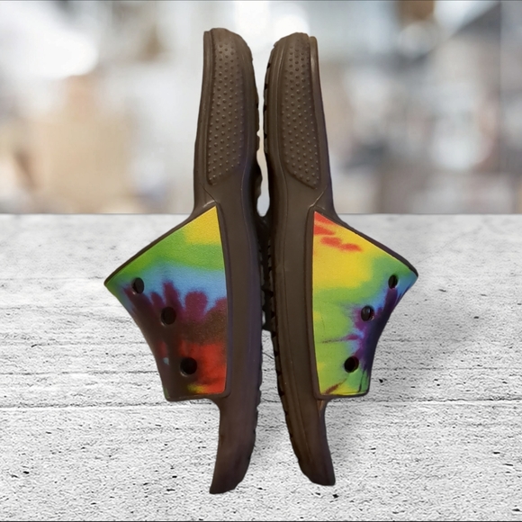 Tie dye croc slides size 7W 5M - Picture 2 of 6